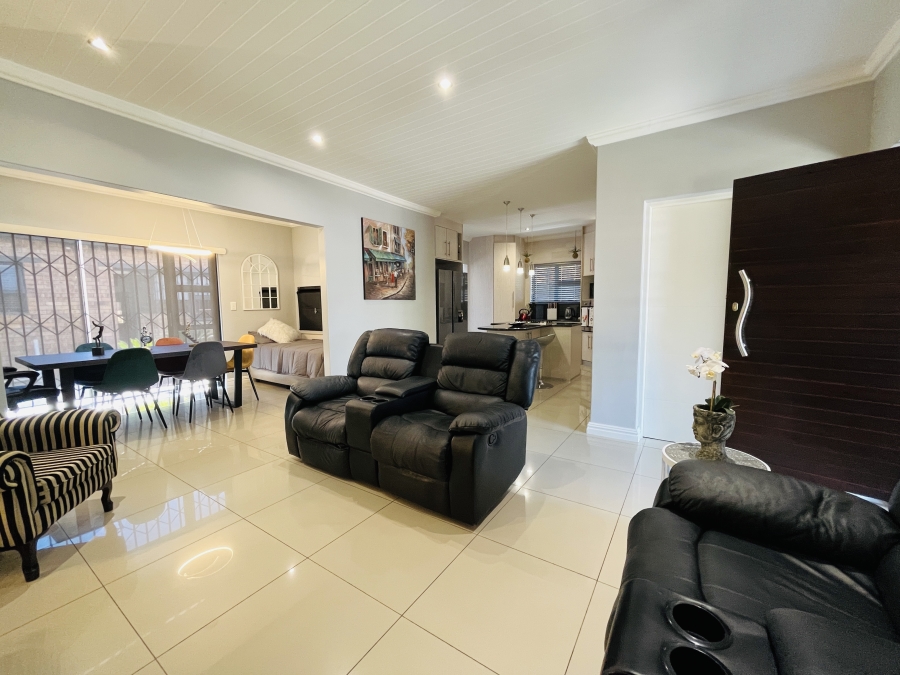 3 Bedroom Property for Sale in Sonkring Western Cape